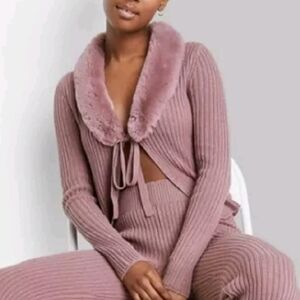 NWT Wild Fable Cozy Mauve Knit Sweater with Faux Fur Collar
